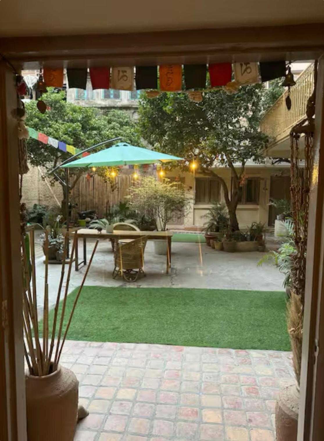 カトマンズThe Melo Pomelo Courtyard.アパートメント エクステリア 写真